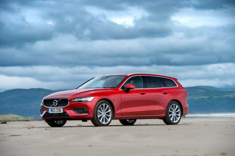  Volvo V60 D4 Momemtum 2018 года  (UK) (фото 24 из 40)